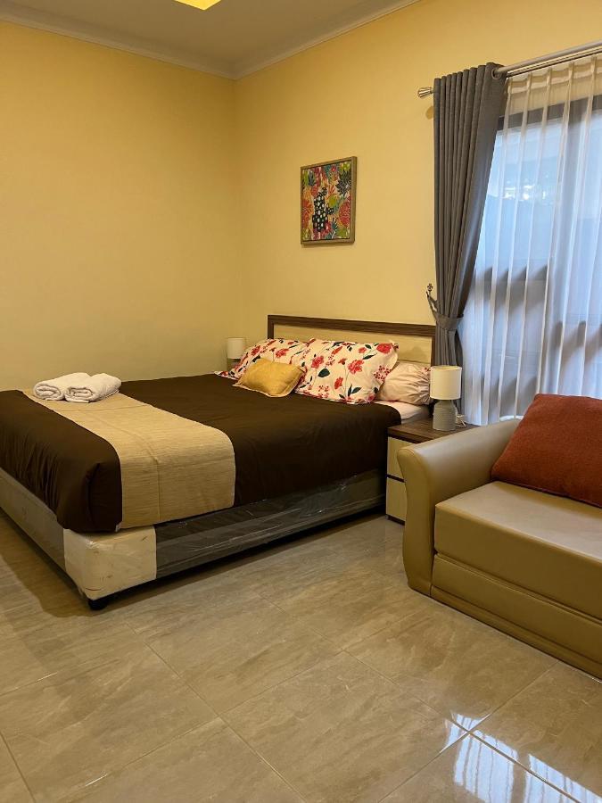 Casa Familia Apartment Sleman  Bagian luar foto